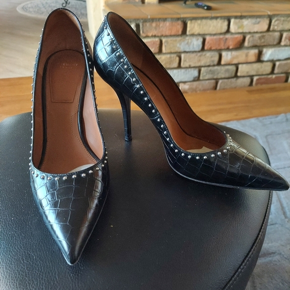 GIVENCHY Paris black pumps w silver dots. - Picture 3 of 5